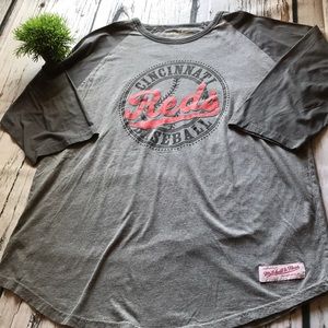 Cincinnati Reds raglan sleeved tee..XL..greys